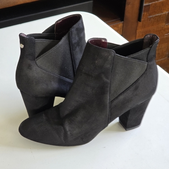 BCBGenation Ankle Boots Women Sz 9M Black Dolan Suede Block Heel Pointed Toe - Picture 11 of 16